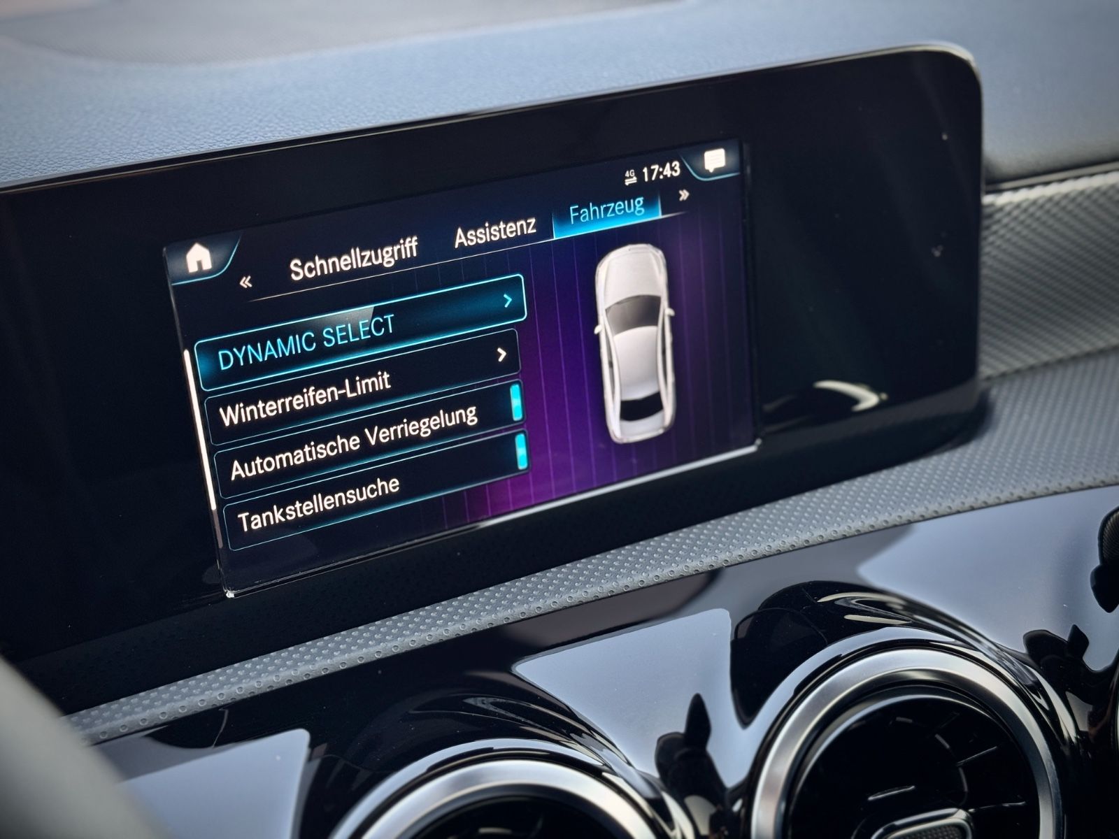 Fahrzeugabbildung Mercedes-Benz A 200d Lim. 4Matic *PANORAMA|LED|DIGITAL*