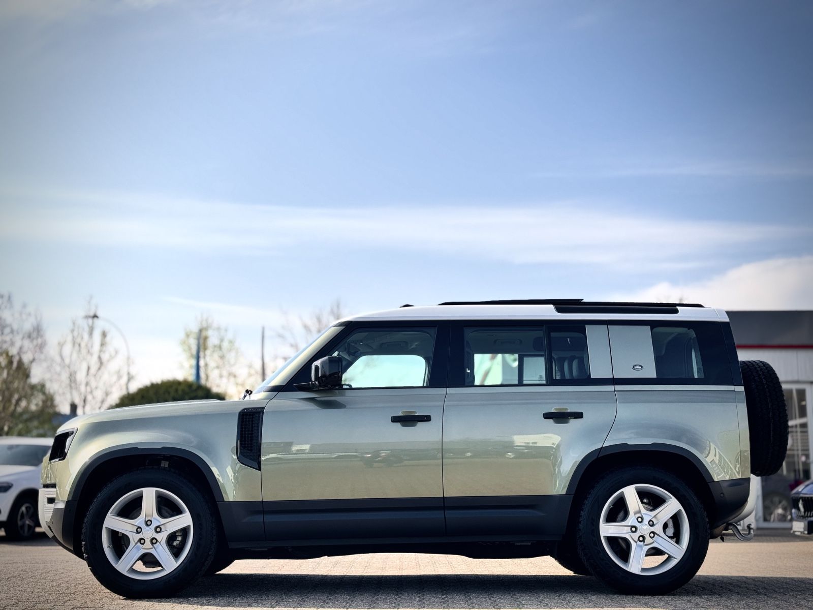 Fahrzeugabbildung Land Rover Defender 110 S D240 AWD *AHK|LEDER|20"ALU|PANO*
