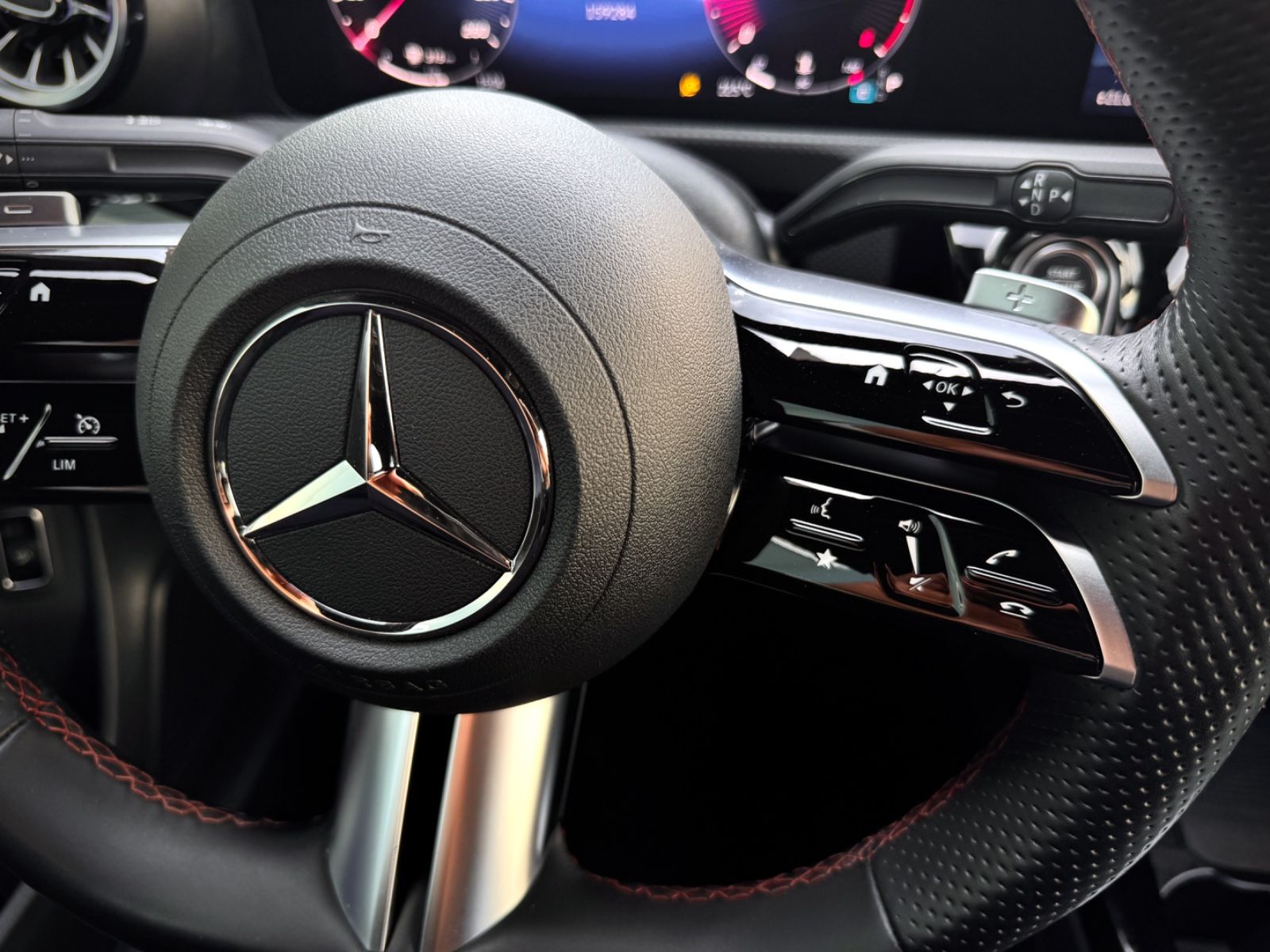 Fahrzeugabbildung Mercedes-Benz A 180 d LIM. AMG *8G|CAM|NAVI|NIGHT*